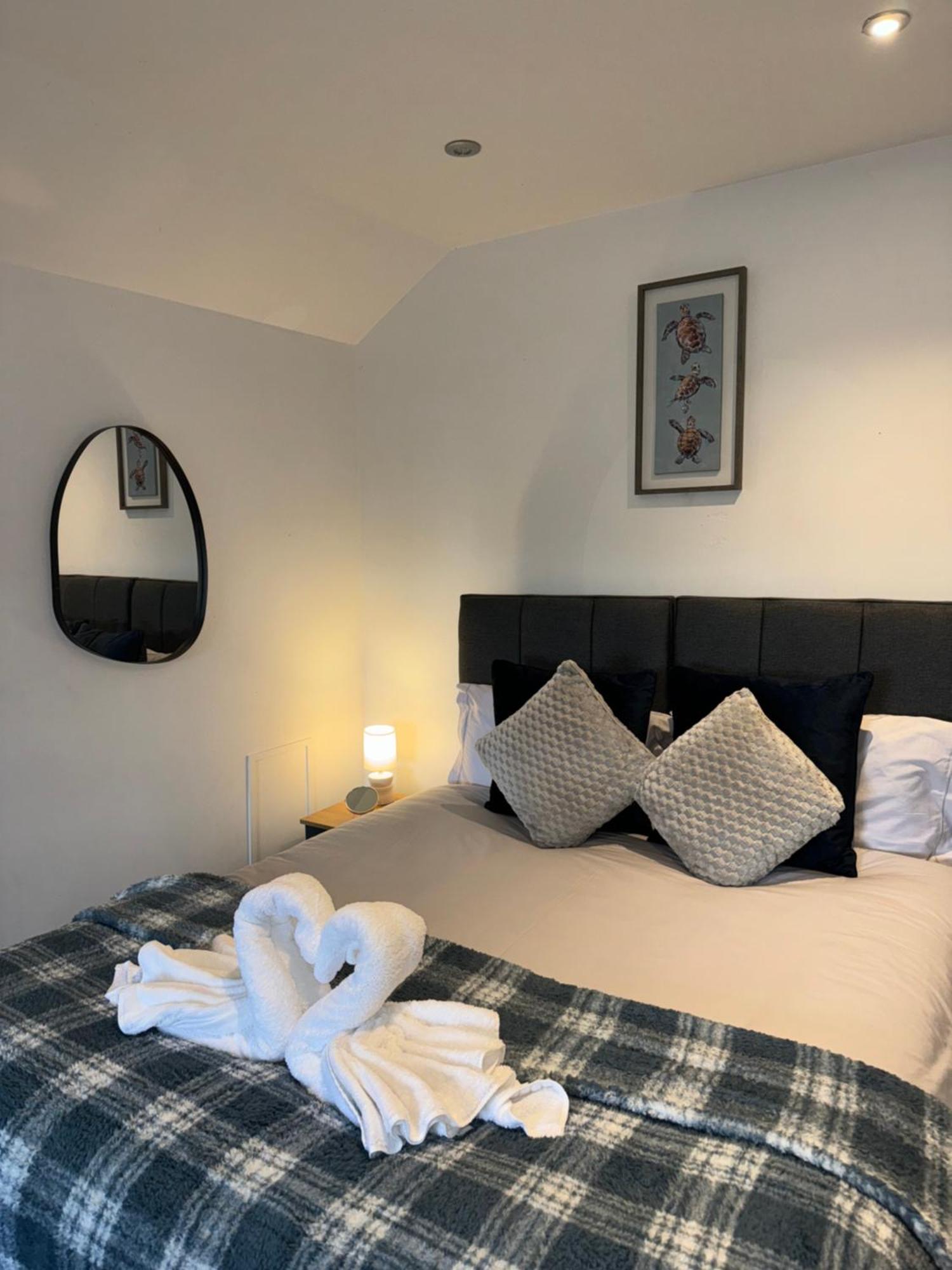 Cosy Countryside Stay- Waters Upton, Telford Extérieur photo