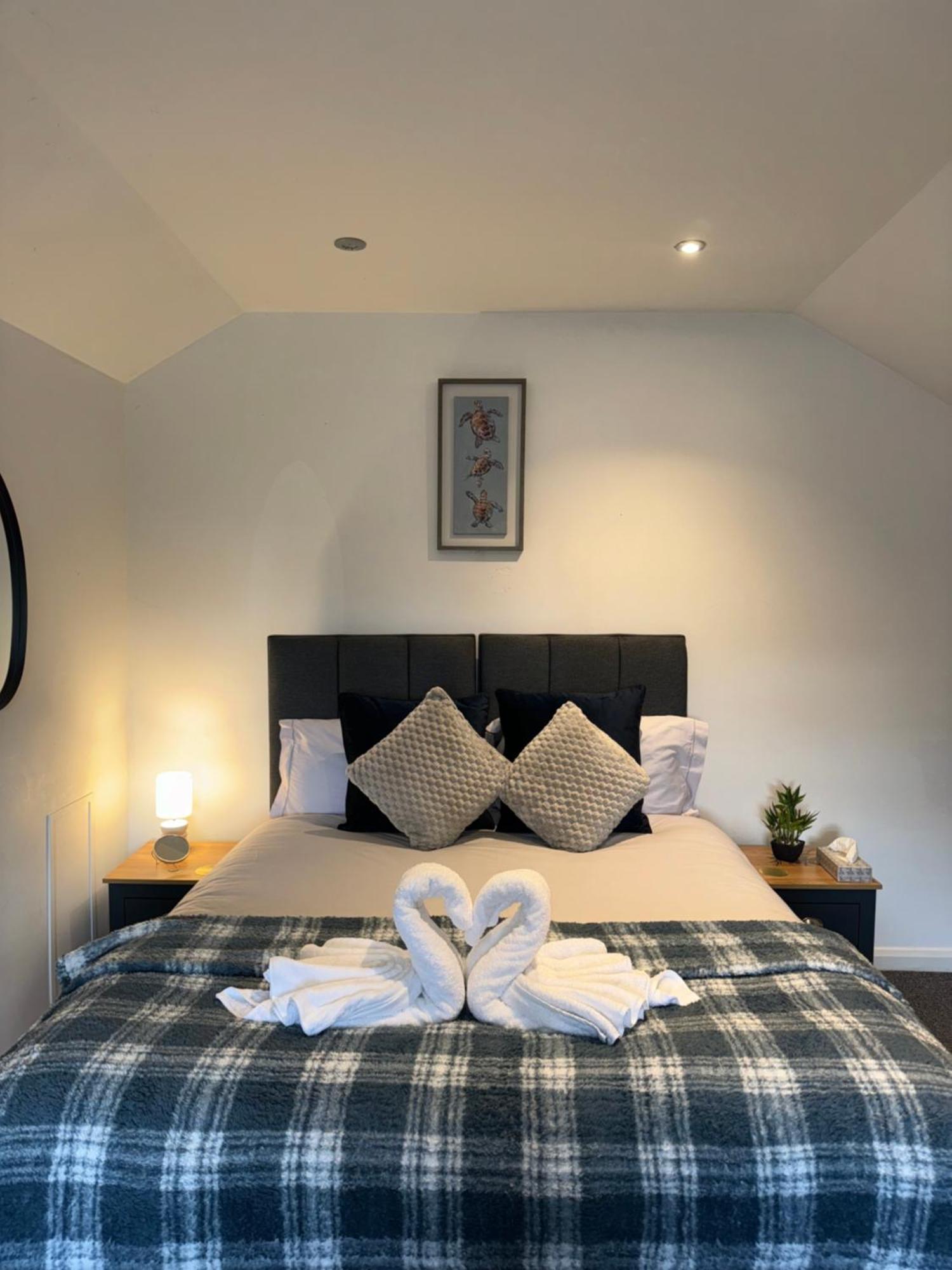 Cosy Countryside Stay- Waters Upton, Telford Extérieur photo