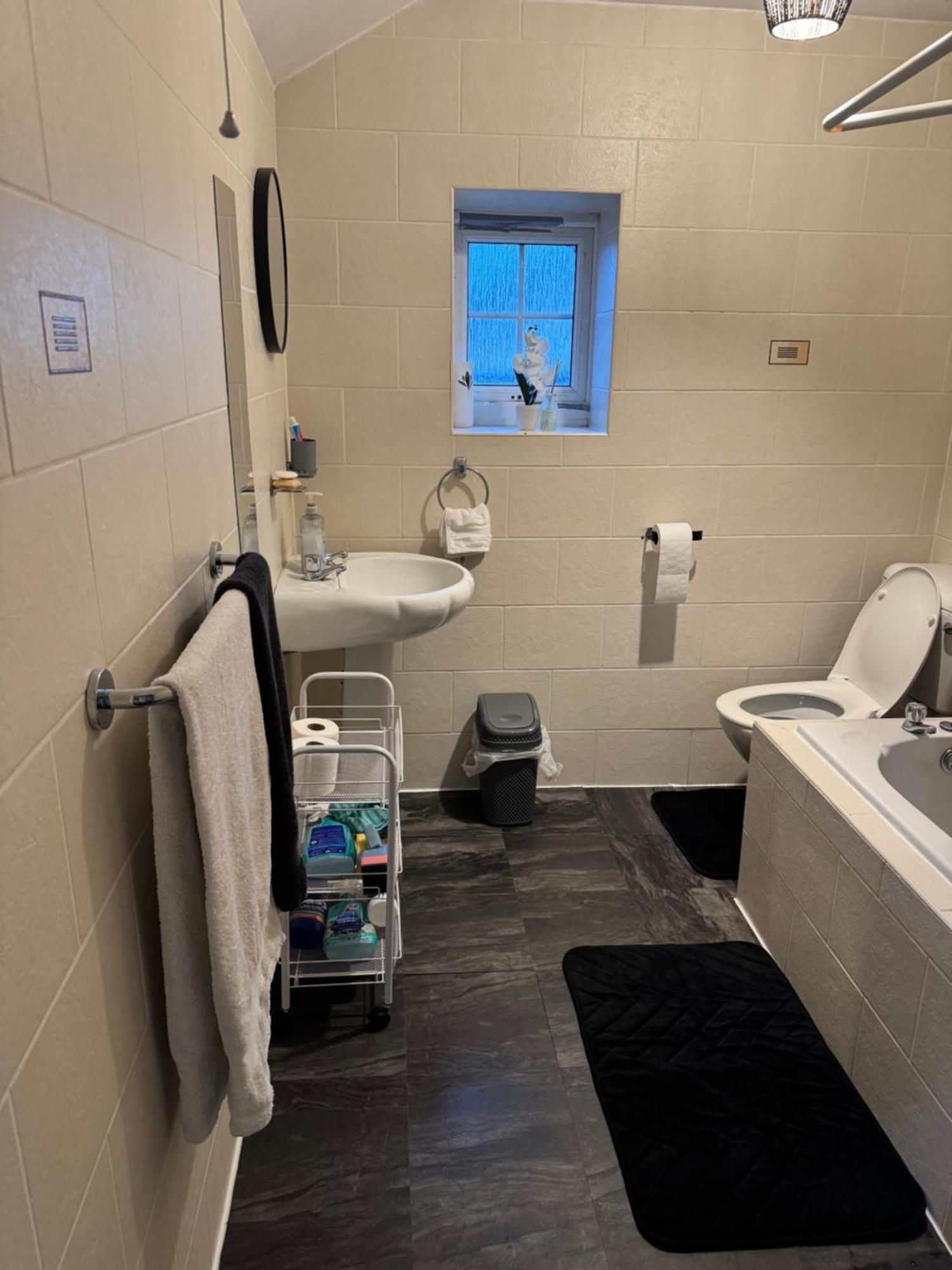 Cosy Countryside Stay- Waters Upton, Telford Extérieur photo