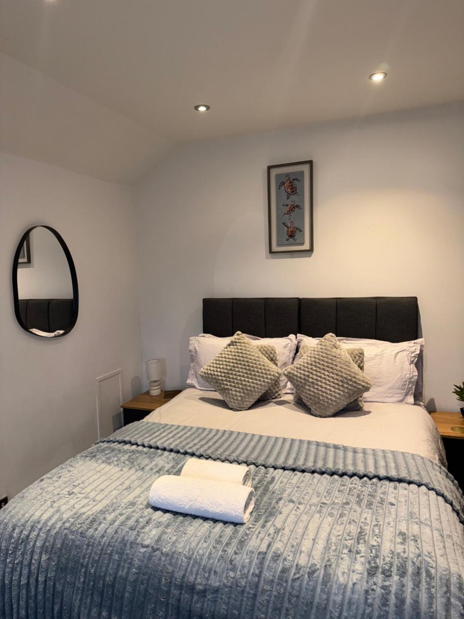 Cosy Countryside Stay- Waters Upton, Telford Extérieur photo